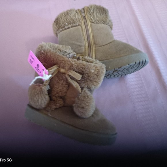 Kid Fur Boots with Side Balls - Picture 1 of 2
